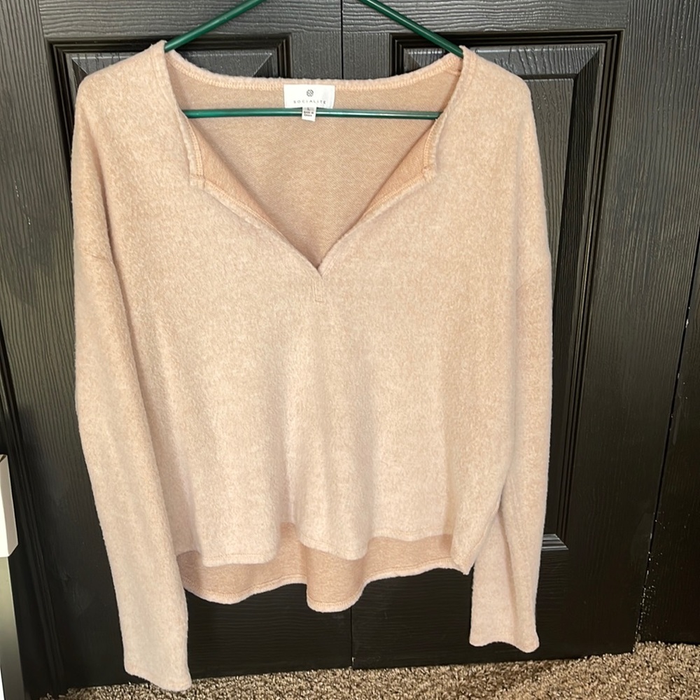 Socialite Nordstrom cozy soft v neck top sz Large!